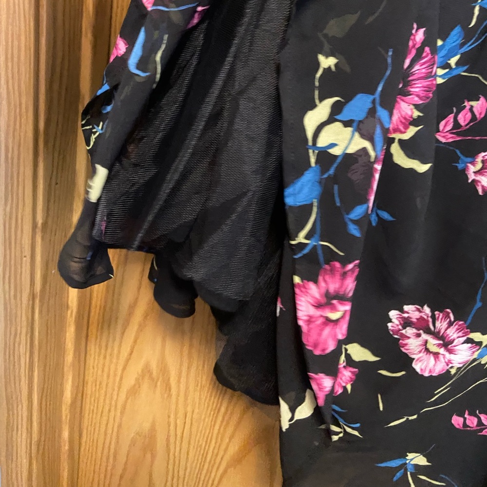 🆕 NWT Torrid floral skirt - Picture 2 of 3